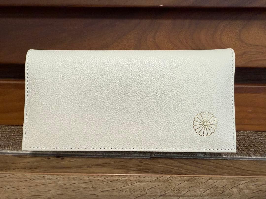 【新品】皇居財布 長財布 ホワイト 白 Amazon.co.jp: 皇居 長財布 白 専用箱付き : ファッション